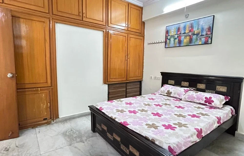 Urban Vista Stays - Comfort Stay 2BHK in Shaikpet 5 mins to KIMS and Arette Hospitals